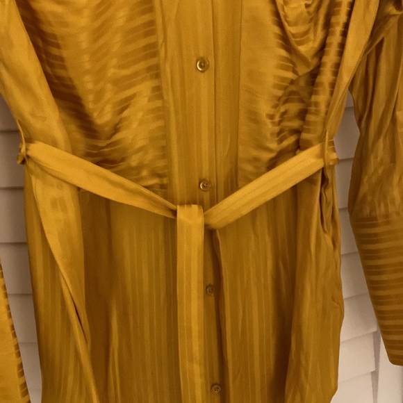 Gold blouse with tie around the waist - Picture 2 of 3